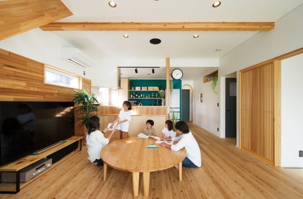 職人の技が随所に活かされたLDK 株式会社  美・中川工務店の施工事例 Bi-naka styleボルダリングのある家